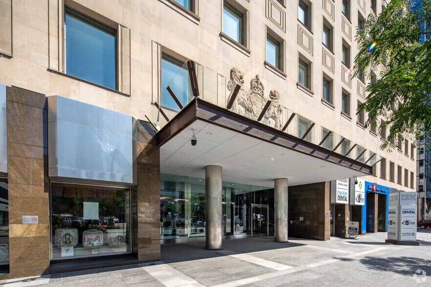 120 Bloor St E, Toronto, ON à louer - Photo du bâtiment - Image 2 de 11