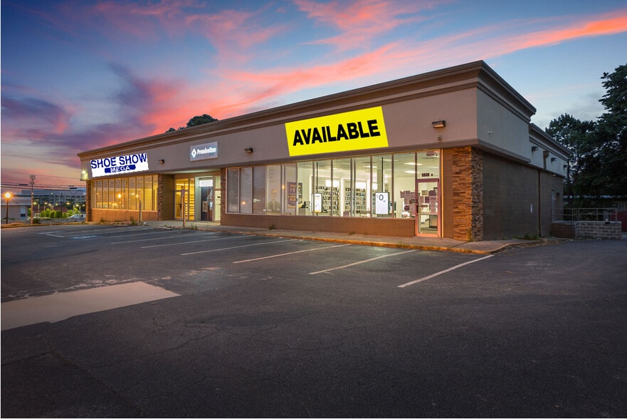 5038 Buford Hwy NE, Chamblee, GA à vendre - Photo du bâtiment - Image 2 de 5