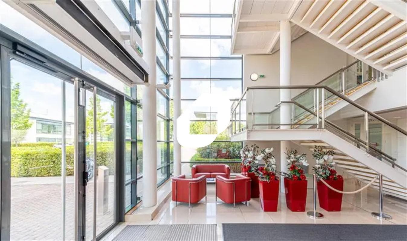 Office in Serris for lease Lobby- Image 1 of 5