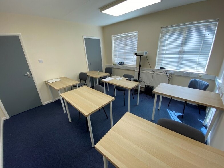 Low Moor Ln, Scotton for lease - Interior Photo - Image 3 of 4