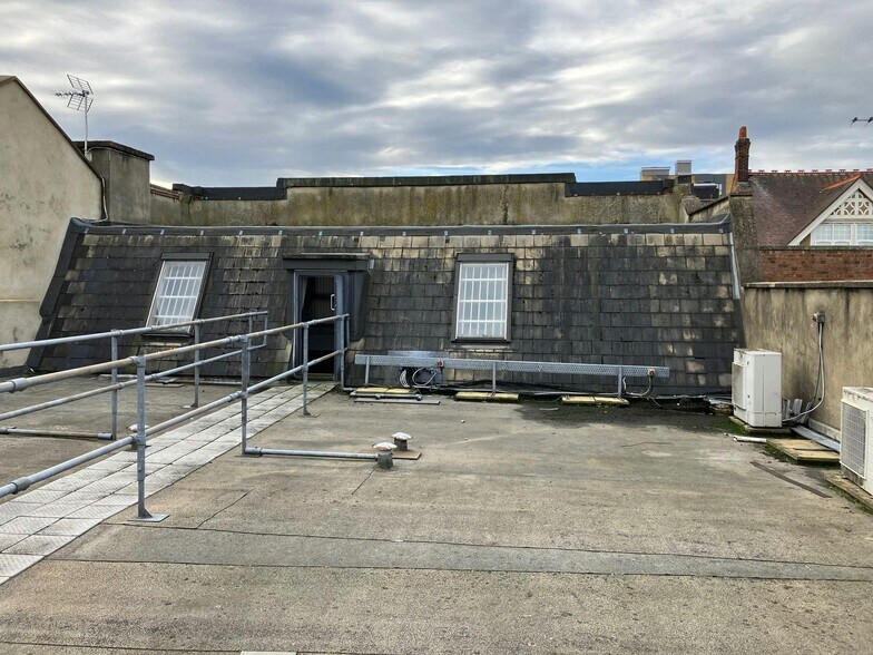 121-123 High St, Slough à vendre - Photo du bâtiment - Image 3 de 8