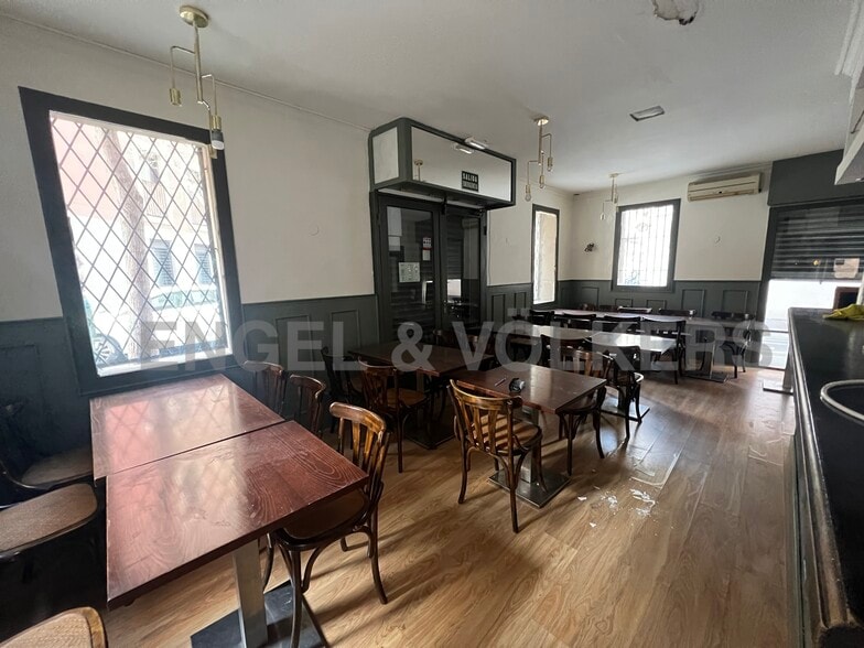 Retail in Barcelona, Barcelona for lease - Interior Photo - Image 2 of 4