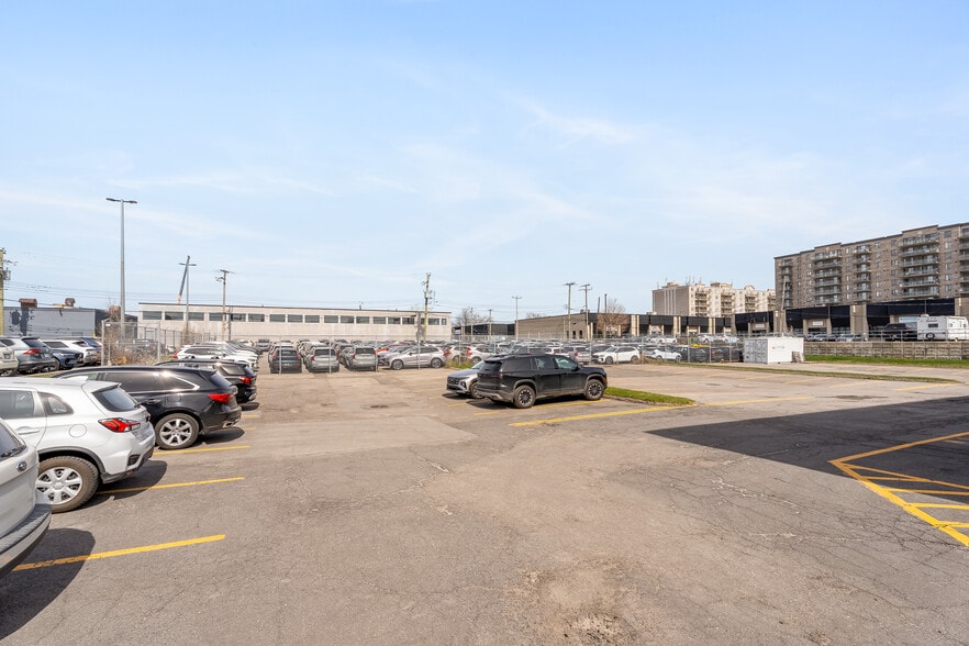 4505 Boul Métropolitain E, Montréal, QC à vendre - Photo du bâtiment - Image 2 de 29