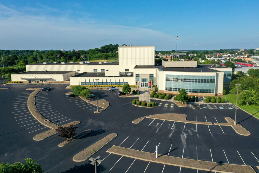 2332 News Sentinel Dr, Knoxville, TN à vendre - Photo du bâtiment - Image 1 de 1