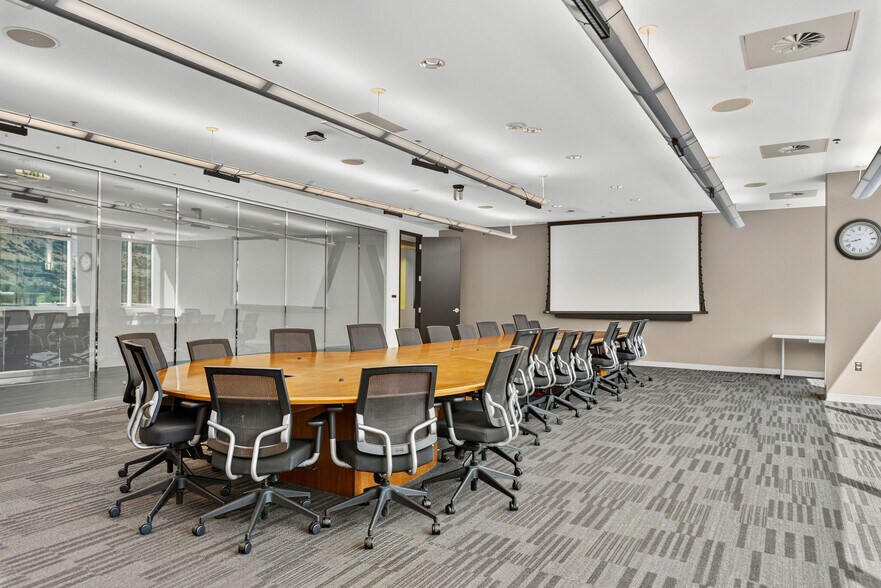 6350 S 3000 E, Salt Lake City, UT à louer - Photo du bâtiment - Image 3 de 14
