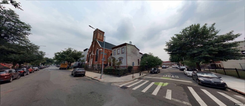 1064 Herkimer St, Brooklyn, NY for sale - Primary Photo - Image 2 of 39