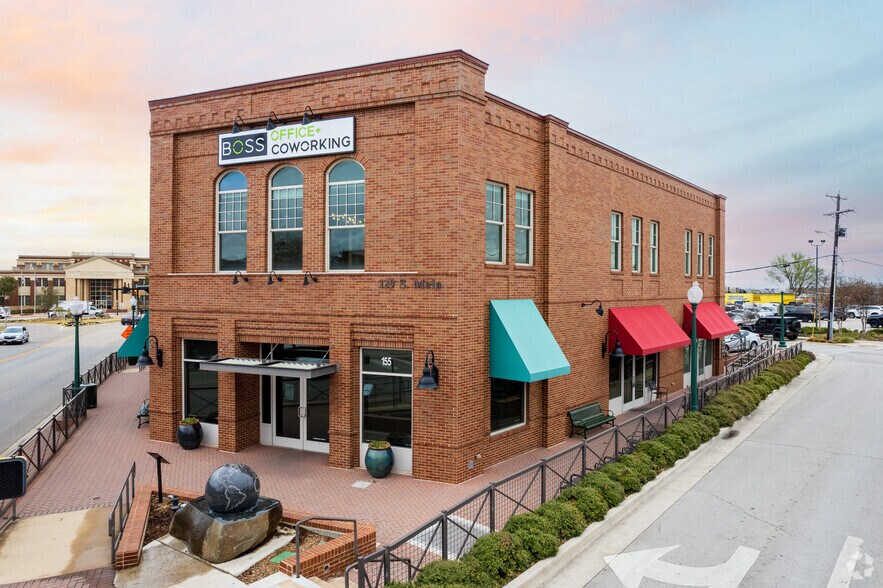 129 S Main St, Grapevine, TX à louer - Photo du bâtiment - Image 1 de 29