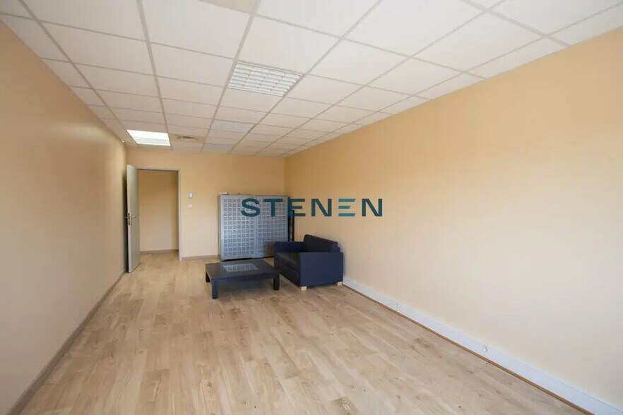Office in Éguilles for lease - Interior Photo - Image 3 of 7