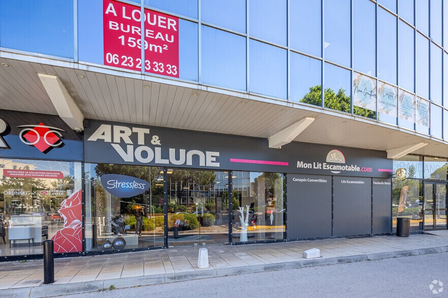 Office in Marseille for lease - Building Photo - Image 2 of 6