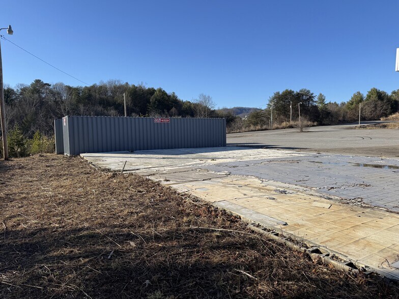 299 Jf Robinson Ln, Mars Hill, NC à vendre - Photo du bâtiment - Image 3 de 11