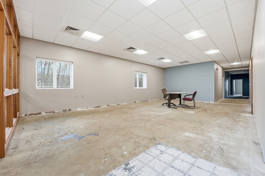 2873 W Hardies Rd, Gibsonia, PA for lease - Interior Photo - Image 3 of 28
