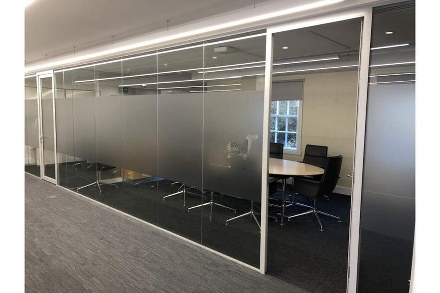 Park St, Guildford for lease - Interior Photo - Image 2 of 3