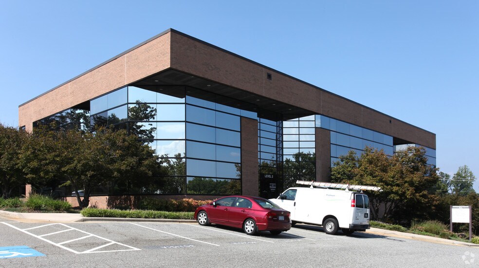 3859 Battleground Ave, Greensboro, NC à louer - Photo du bâtiment - Image 2 de 9