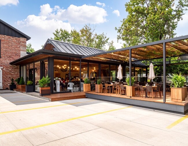 More details for 1450 Av Victoria, Longueuil, QC - Retail for Lease