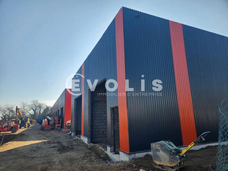 Flex in Charvieu-Chavagneux for sale - Building Photo - Image 3 of 26