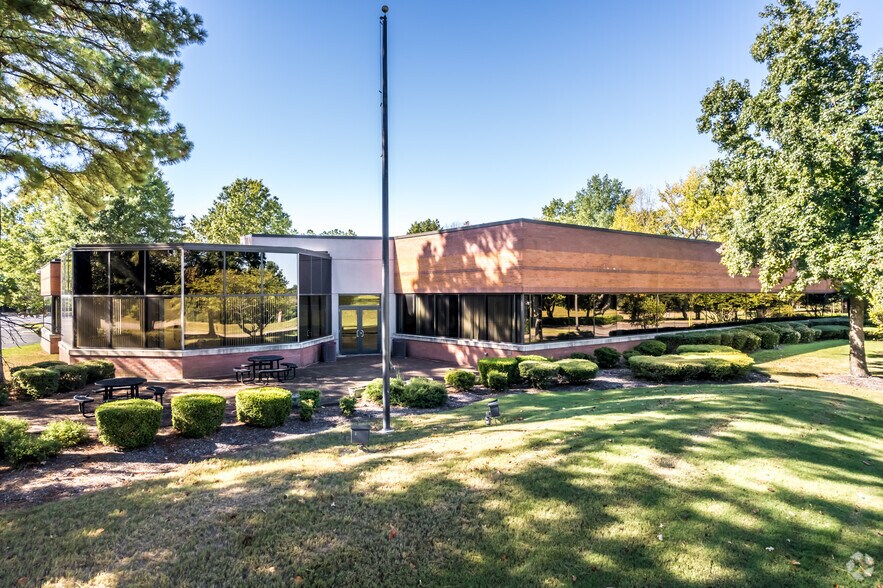 7275 Goodlett Farms Pky, Cordova, TN for lease - Primary Photo - Image 1 of 28