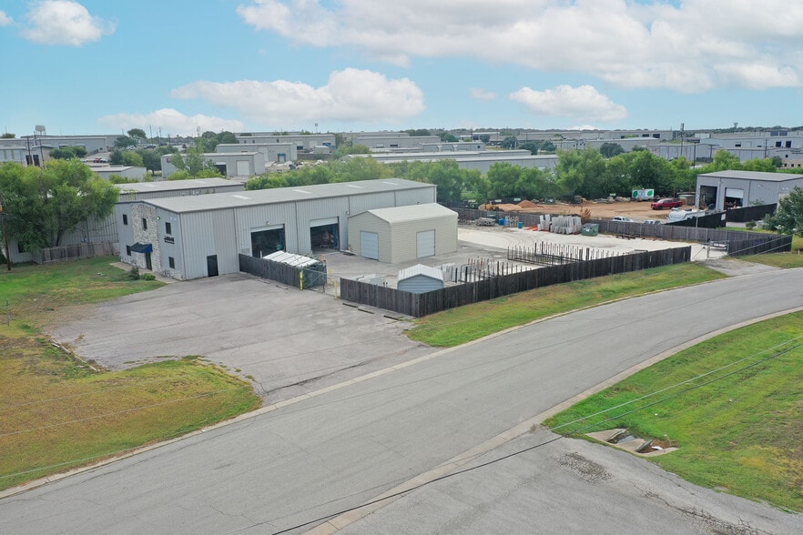 455 Commercial Dr, Buda, TX for sale - Building Photo - Image 2 of 6
