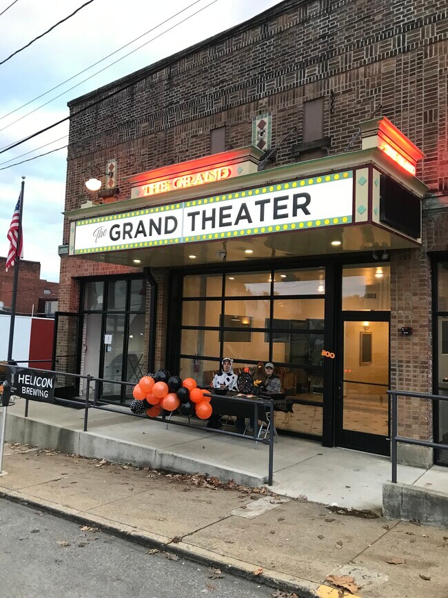 Plus de détails pour 104 E Lincoln Ave, Mc Donald, PA - Commerce de détail à louer