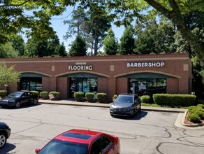 5001-5009 Village Park Dr, Knightdale, NC à louer Photo du bâtiment- Image 1 de 10