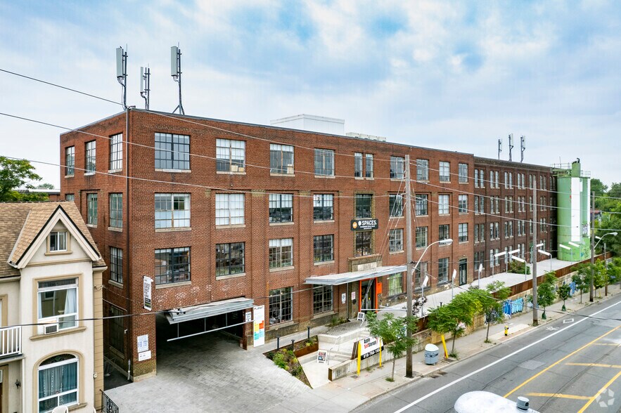 1655 Dupont St, Toronto, ON à louer - Photo du bâtiment - Image 1 de 45