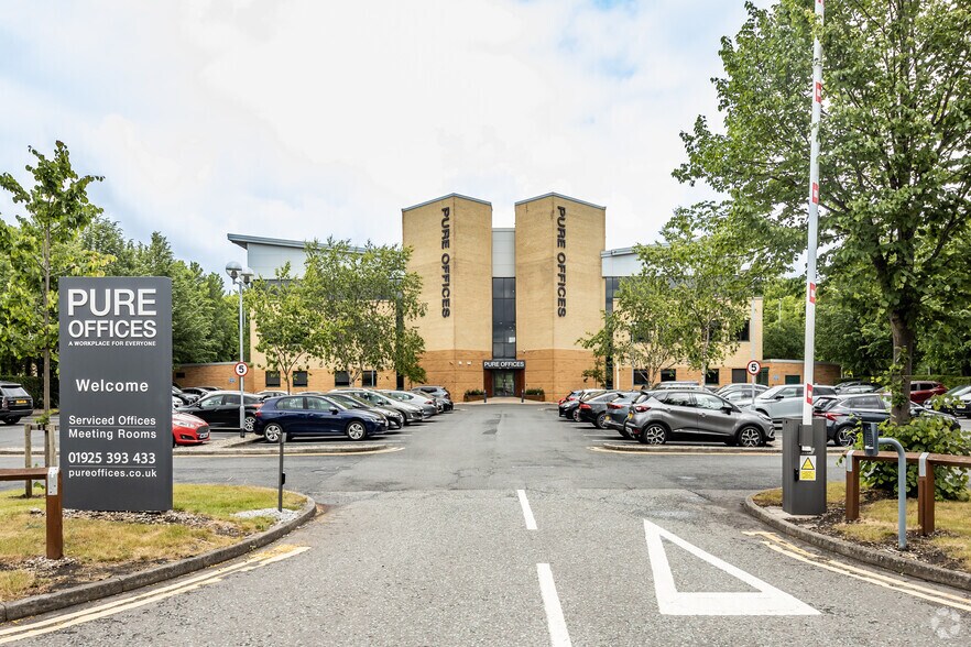 600 Lakeside Dr, Warrington à louer - Photo du bâtiment - Image 2 de 14