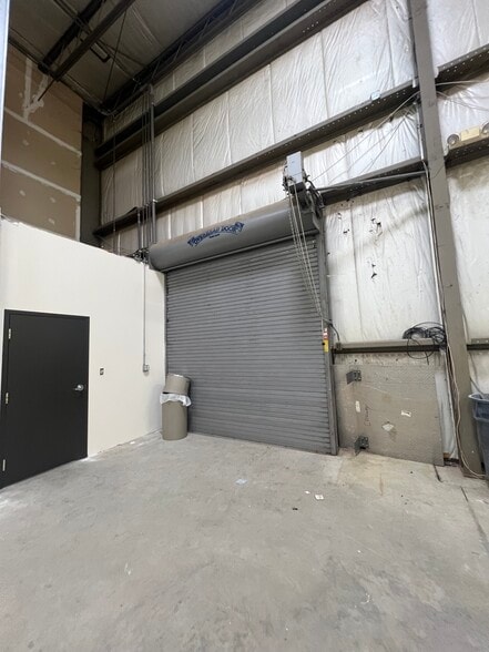 5609 Sandy Lewis Dr, Fairfax, VA for lease - Building Photo - Image 3 of 6