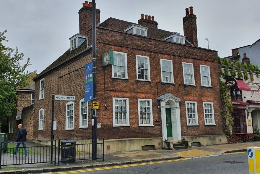 118 High St, Uxbridge à louer - Photo principale - Image 1 de 6