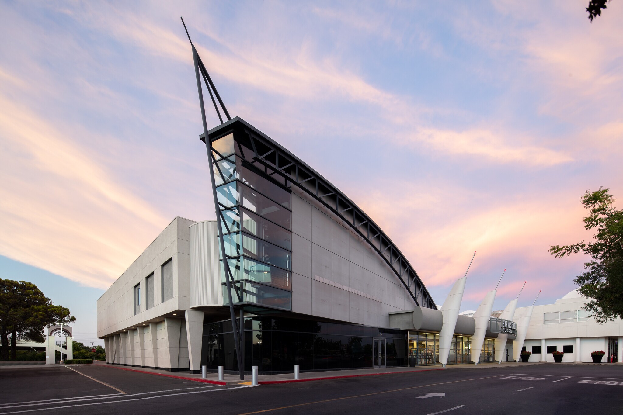1901 Arden Way, Sacramento, CA à louer Photo principale- Image 1 de 14