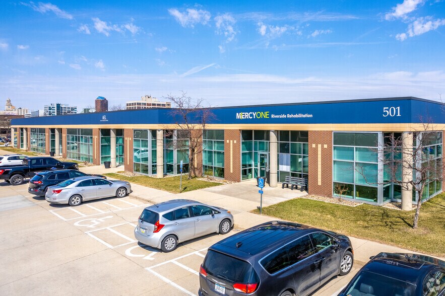 501 SW 7th St, Des Moines, IA à vendre - Photo du bâtiment - Image 2 de 8