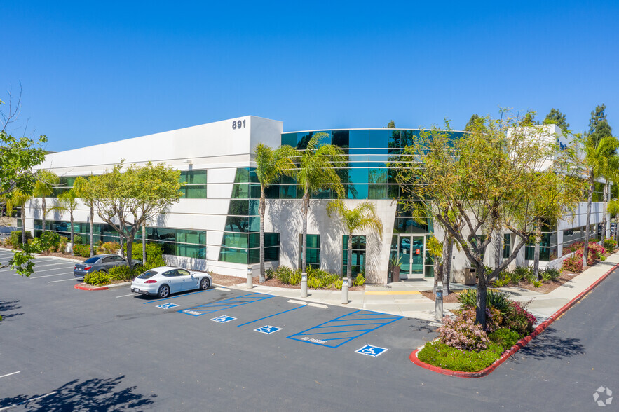 891 Kuhn Dr, Chula Vista, CA for lease - Primary Photo - Image 1 of 9