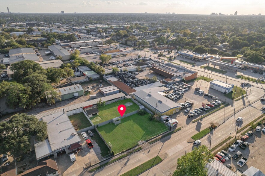 7811 Hammerly Blvd, Houston, TX for sale - Building Photo - Image 2 of 7