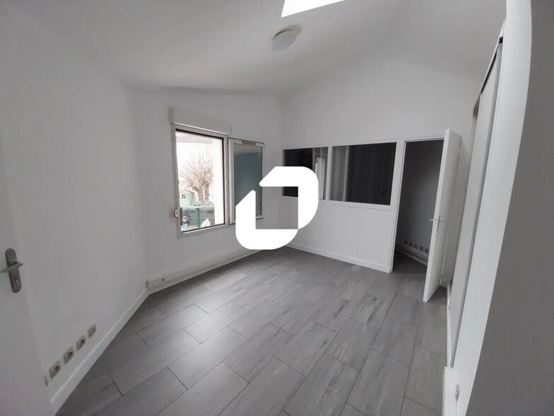 Office in Bry-sur-Marne for lease - Interior Photo - Image 3 of 6