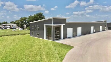 21901 US-79 Hwy, Taylor, TX for lease Building Photo- Image 1 of 7