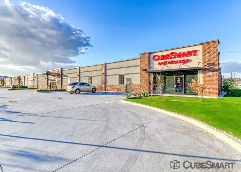 5050 Azle Ave, Fort Worth, TX à vendre - Photo du bâtiment - Image 1 de 21