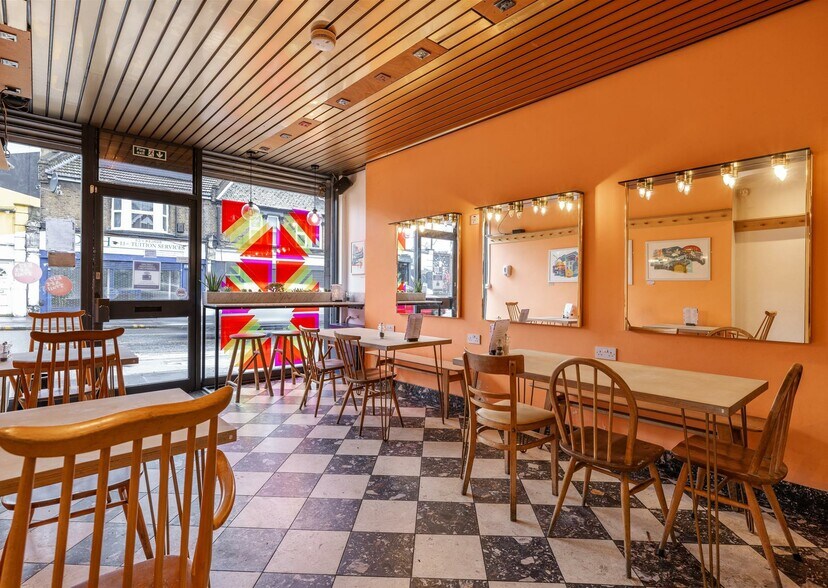 8 Chingford Rd, Londres à vendre - Photo du bâtiment - Image 3 de 10