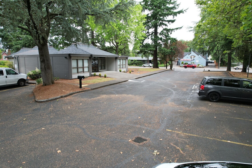 11104 SE Stark St, Portland, OR for sale - Building Photo - Image 3 of 17