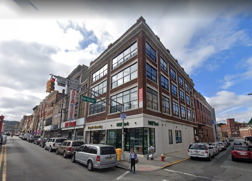 162-164 Main St, Paterson, NJ for sale - Building Photo - Image 1 of 1