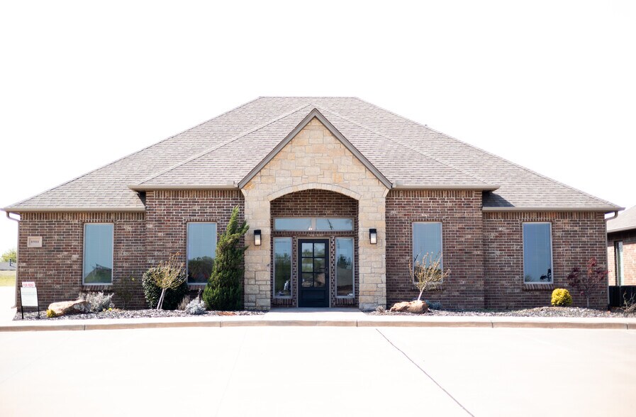 8900 NW Silver Hill Dr, Oklahoma City, OK à louer - Photo du bâtiment - Image 2 de 14