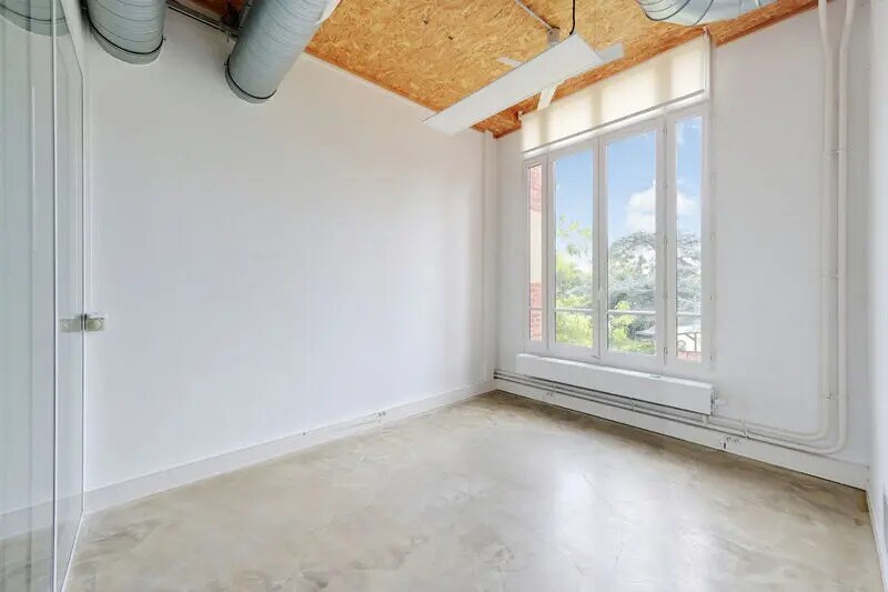 Bureau dans Nanterre à louer - Photo du bâtiment - Image 3 de 23