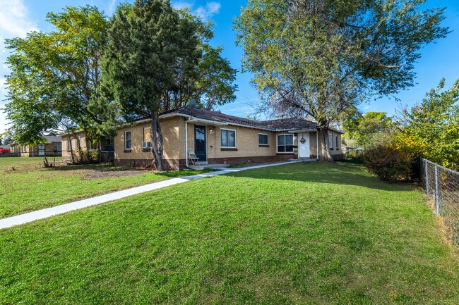 Plus de détails pour 3255 Pontiac St, Denver, CO - Multi-résidentiel à vendre