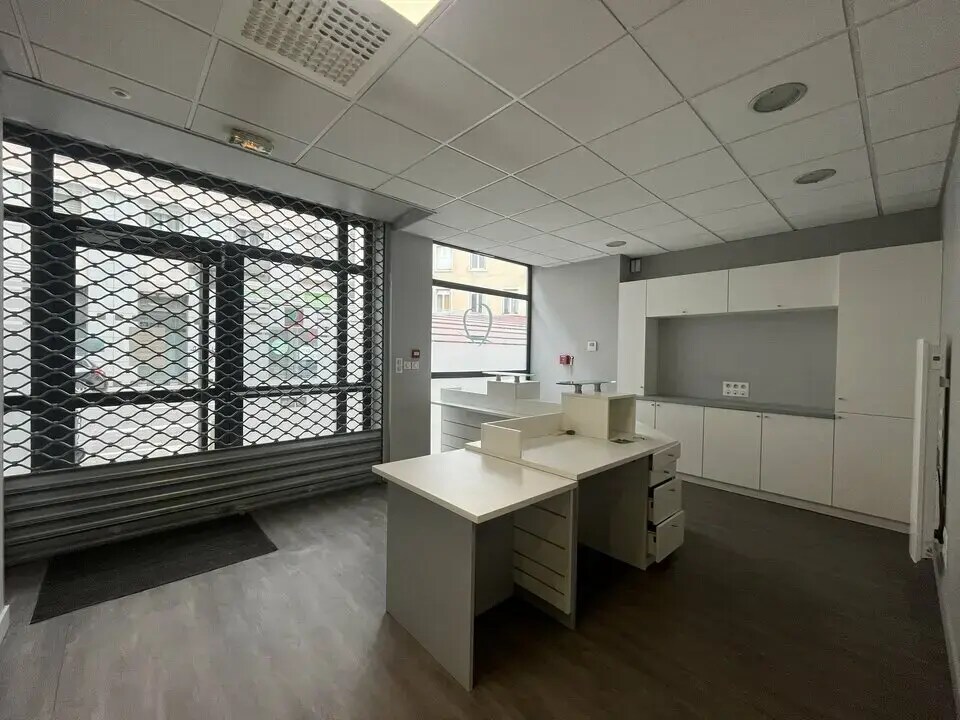 15-17 Rue Masaryk, Lyon for lease Interior Photo- Image 1 of 7