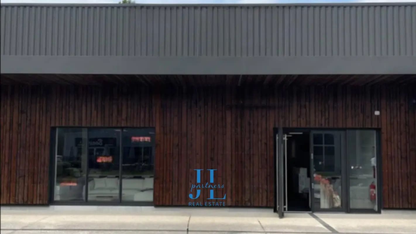 Retail in Mérignac for lease Building Photo- Image 1 of 2