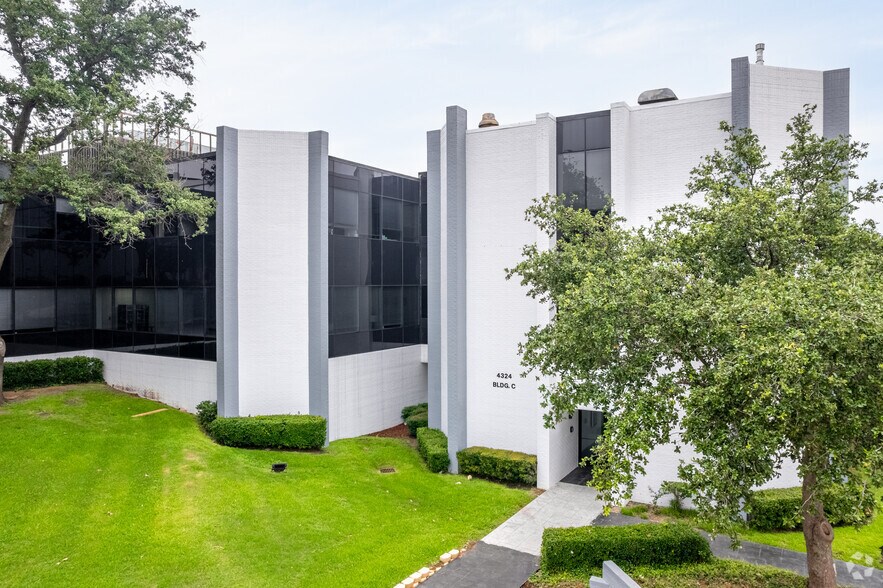 4320 N Belt Line Rd, Irving, TX à louer - Photo du bâtiment - Image 3 de 11
