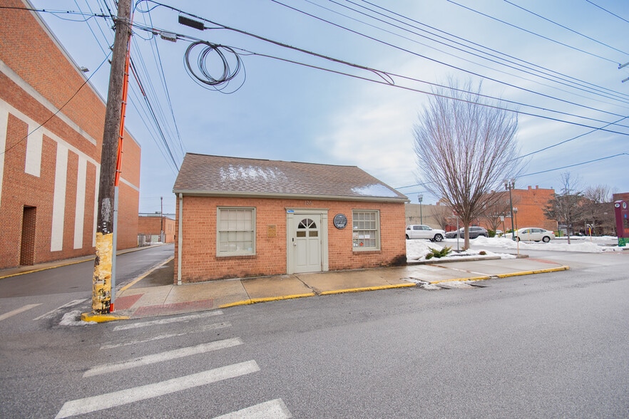 126 E Burke St, Martinsburg, WV à vendre - Photo du bâtiment - Image 3 de 14