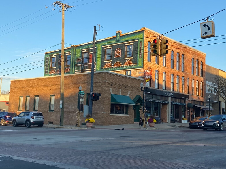120 W Grand River Ave, Howell, MI for lease - Primary Photo - Image 2 of 6