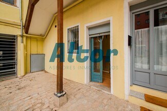 Plus de détails pour Multi-résidentiel à vendre