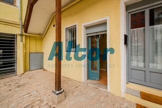 Plus de détails pour Multi-résidentiel à vendre