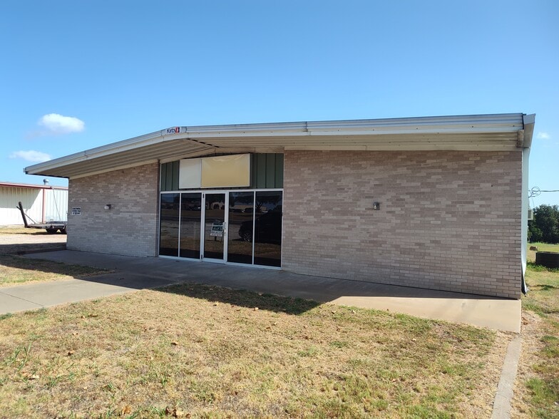 1703 Blue Bell Rd., Brenham, TX à vendre - Photo principale - Image 3 de 14