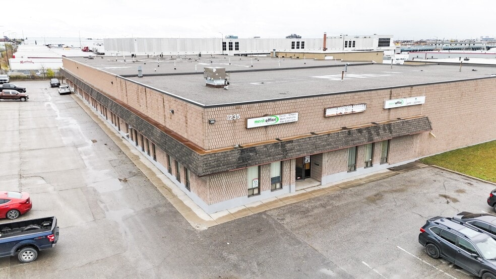1235 Shawson Dr, Mississauga, ON for lease - Building Photo - Image 3 of 11