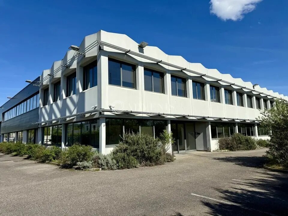 Flex in Dardilly for lease Building Photo- Image 1 of 13